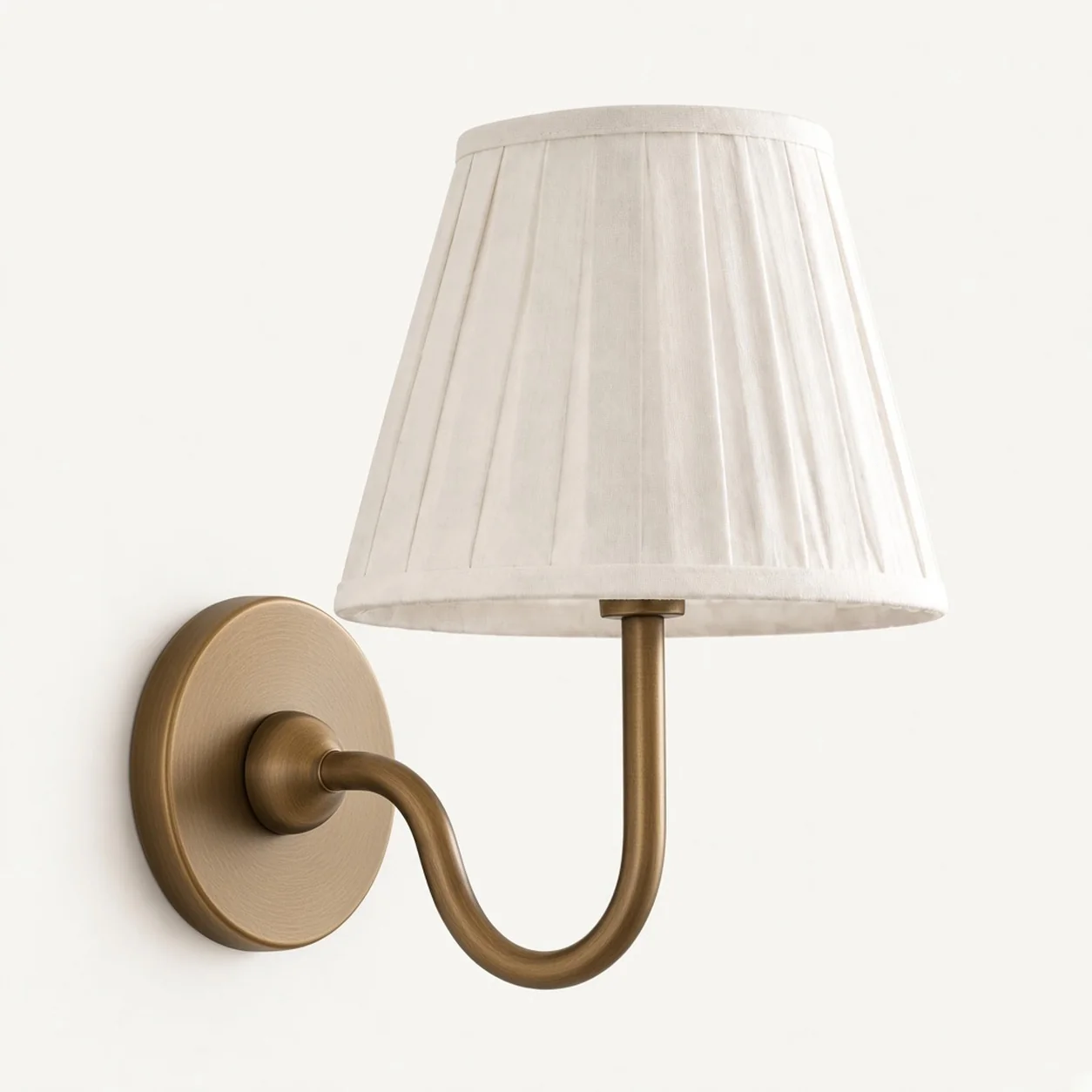 Luvora 1 Head · Brass · White Pleated