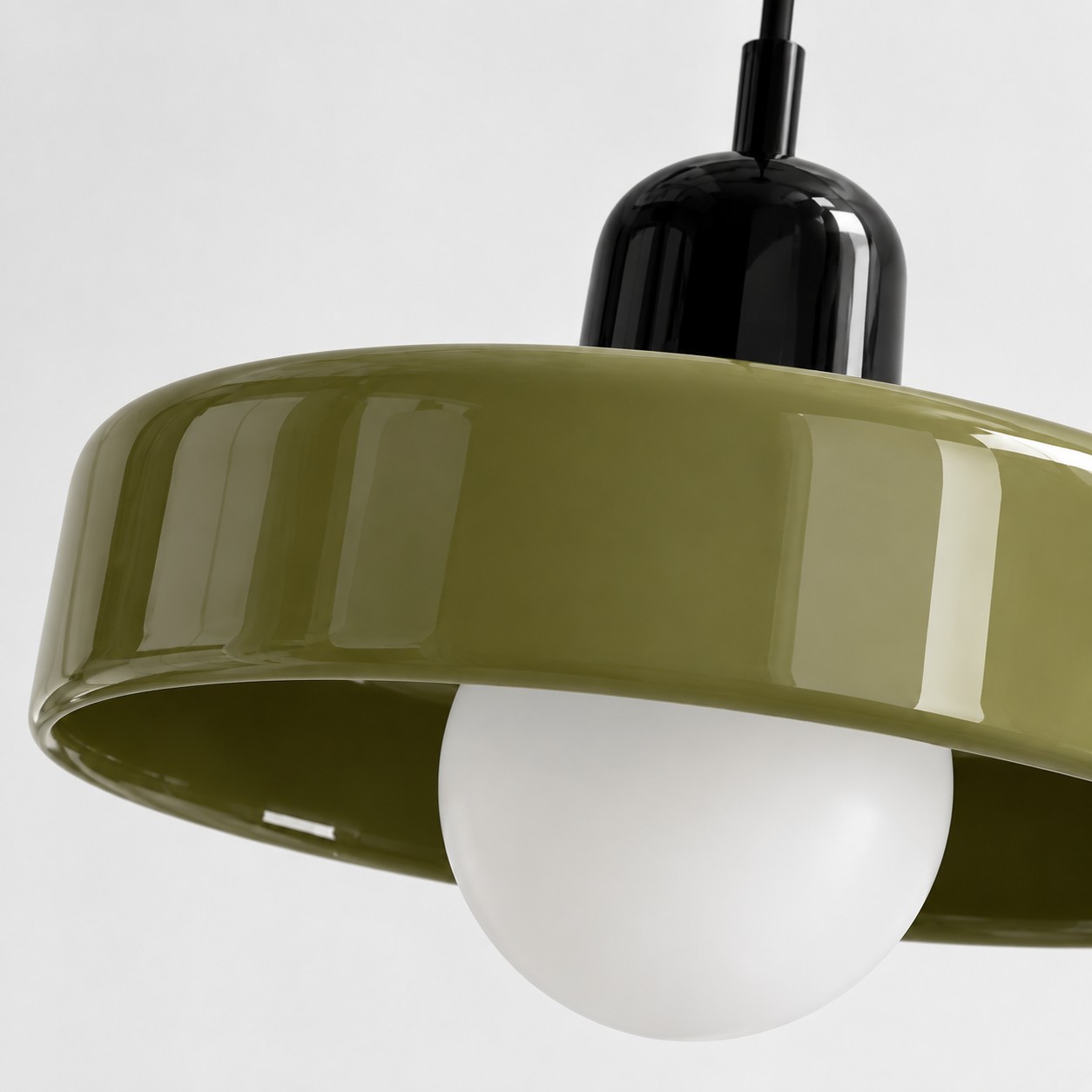 Zijprofiel van de Morandi hanglamp met glazen paneel