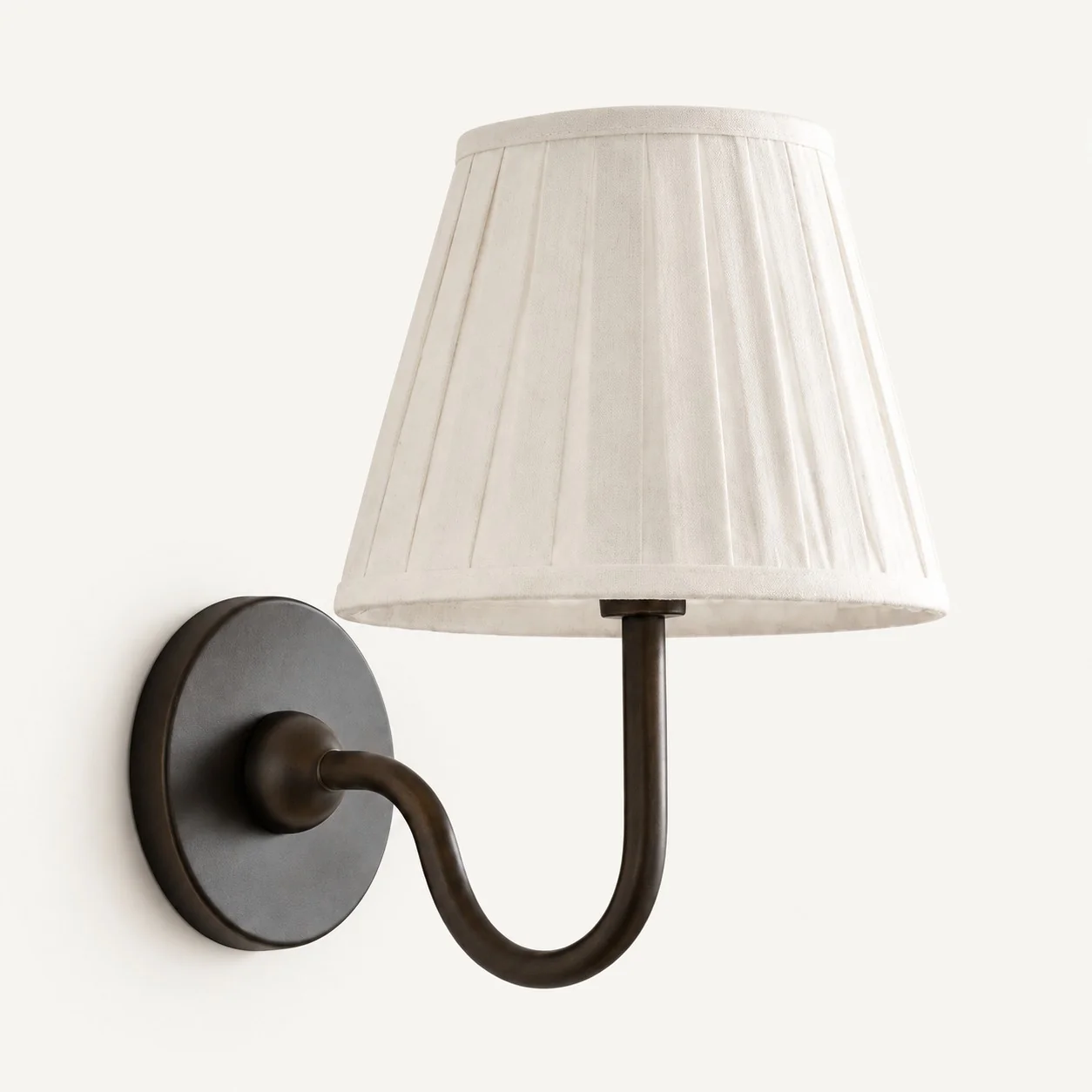 Luvora 1 Head · Matte Black · White Pleated