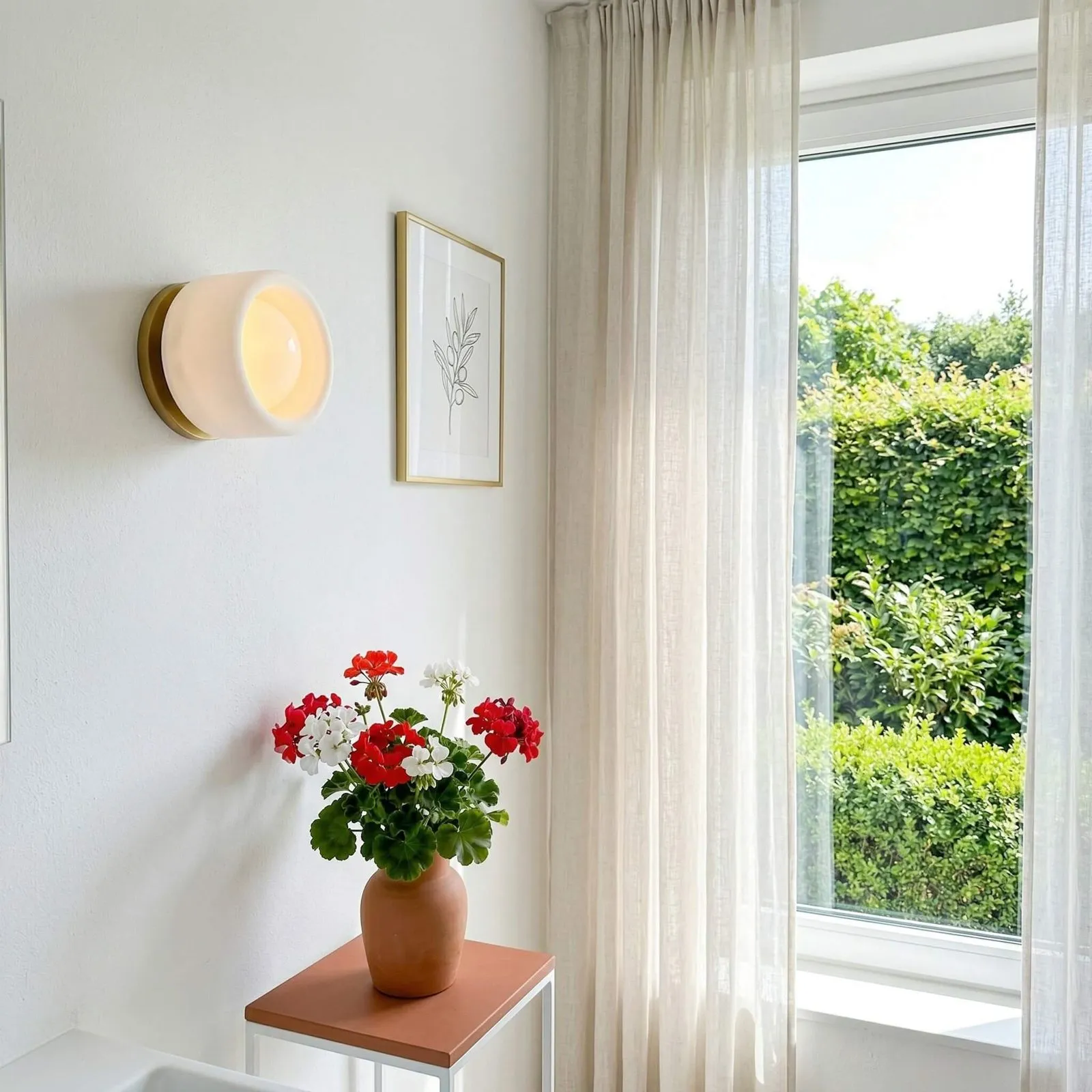 Applique Cerova près d'une fenêtre