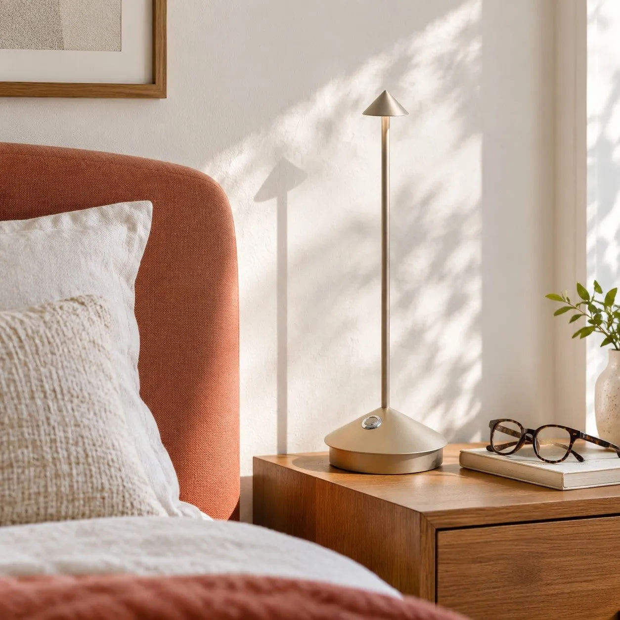 Modern Design LED Touch Rechargeable Table Lamp