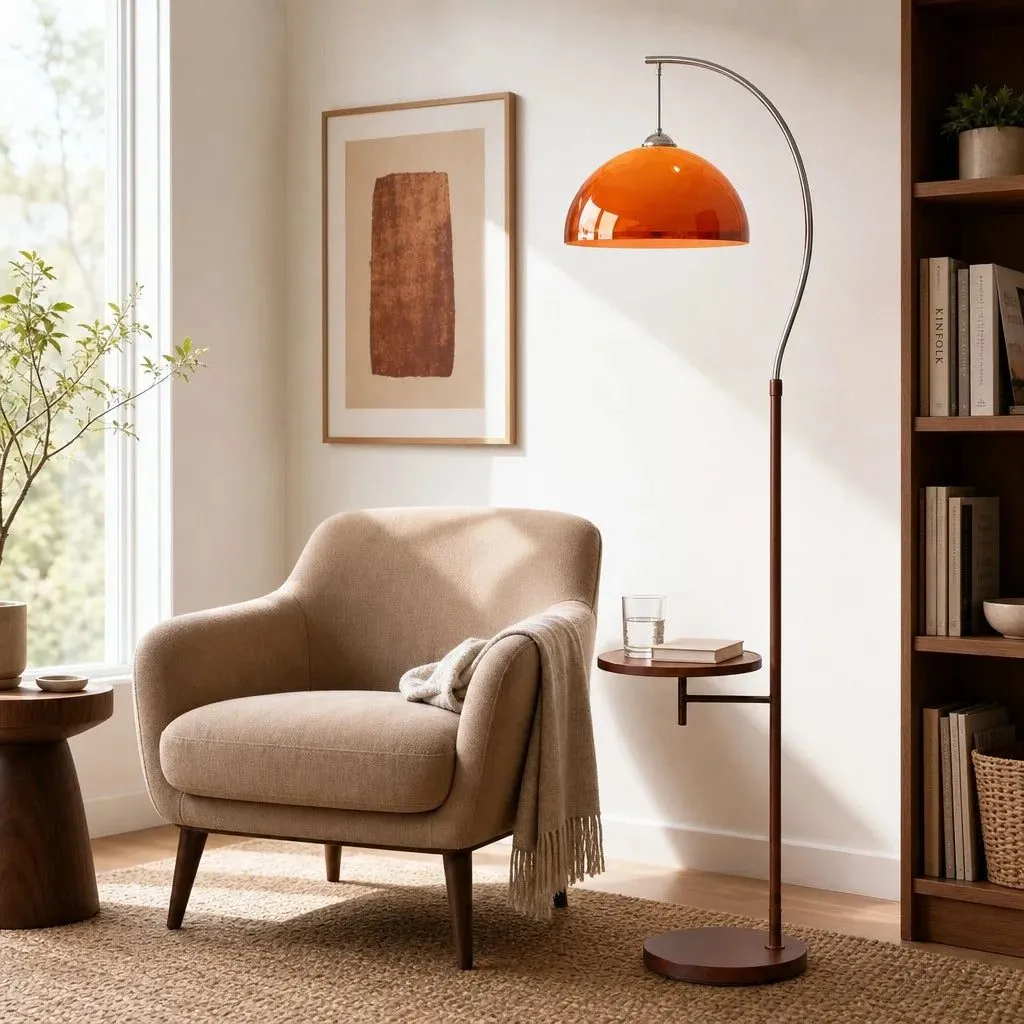 Lampadaire Odessa avec table d'appoint dans une pièce
