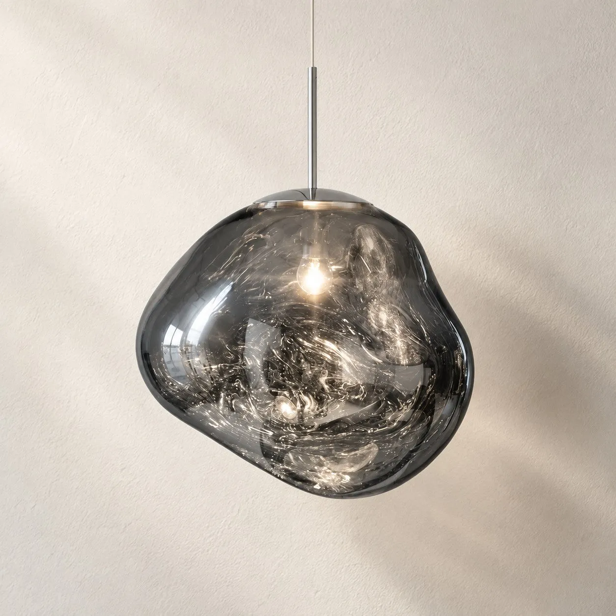 Vue couleur de la suspension Molten Form argent