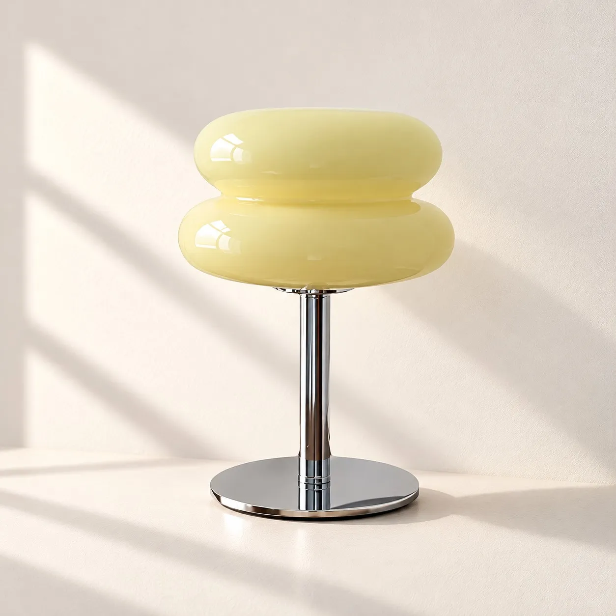 Lampe de table en verre beige