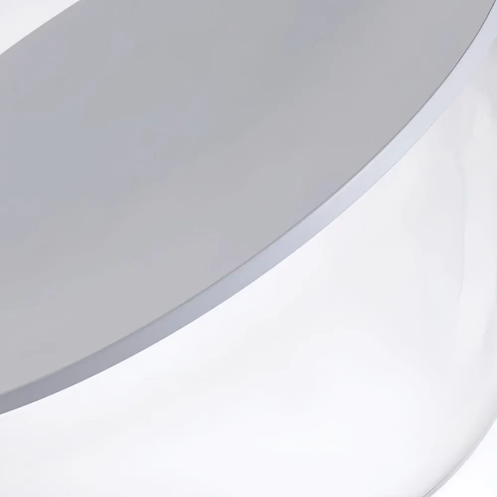 Gros plan du bord du verre et de l'ouverture inclinée de Bowlum